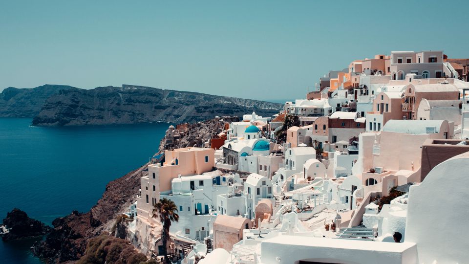 Santorini: Highlights Tour With Wine Tasting & Sunset in Oia - Explore the Charming Oia