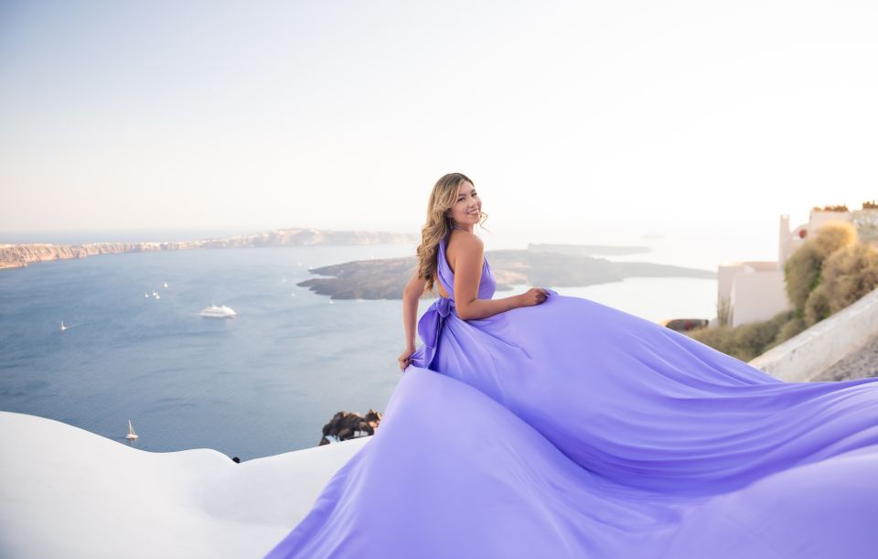 Santorini: Proffessional Flying Dress Photoshoot - Meeting Point and Preparation