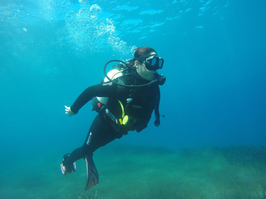 Santorini: Scuba Diving Experience in the Volcanic Caldera - Included Equipment and Gear