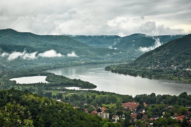 Scenic Danube River Bend Hills & the Art Town: Private Car Tour - Private Transportation