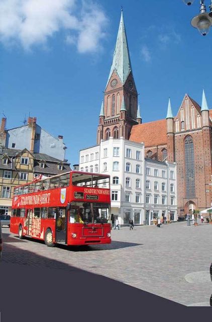 Schwerin: Hop-On Hop-Off Double-Decker Bus Tour - Tour Inclusions