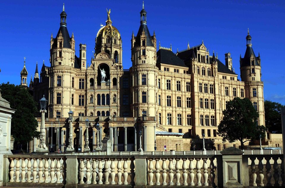 Schwerin - Private Tour of the Castle & Cathedral - Schwerin Cathedral and Its Legacy