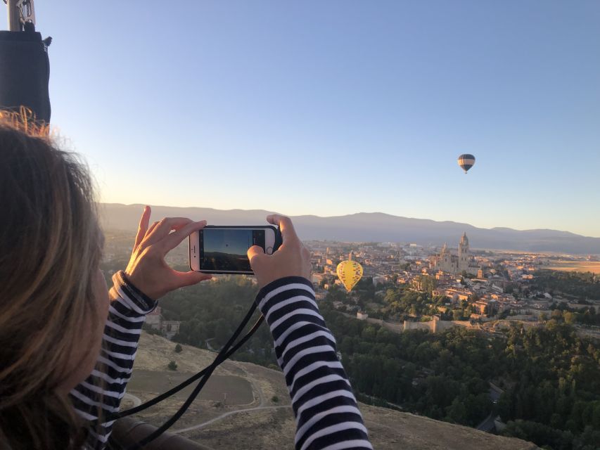 Segovia: Hot Air Balloon Flight With Picnic and Cava - Itinerary Overview