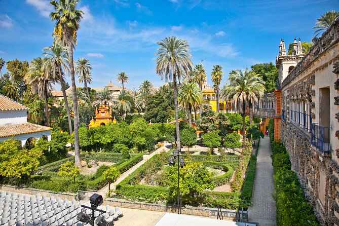 Seville: Guided Tour to the Alcazar + Cathedral and Giralda - Tour Accessibility