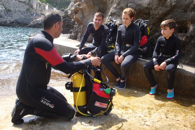 Small Group Diving Adventure in Menorca - Group Size and Capacity