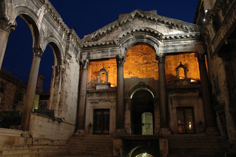 Split and Salona Cultural Heritage Day Tour From Trogir - Diocletians Palace and Split