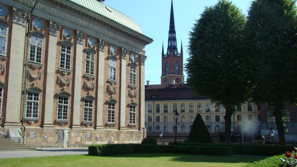 Stockholm: A Beauty On The Water - Old Town Walk & Boat Trip - Cruising the Picturesque Royal Canal