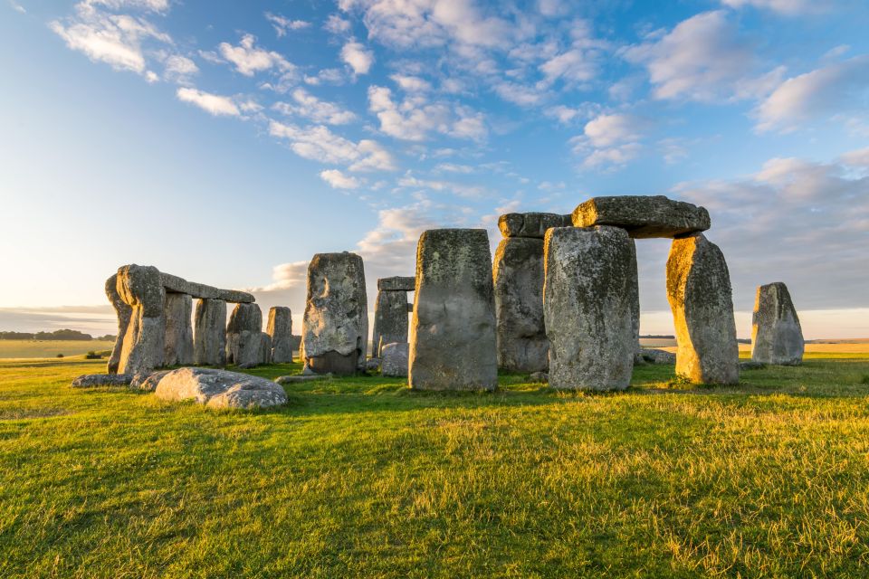 Stonehenge, Bath & Stratford Tour (1-night in The Cotsowlds) - What to Bring and Important Notes