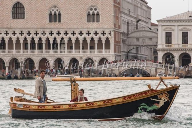 Sunset Traditional Boat Tour With Prosecco - Exploring Venetian Sights