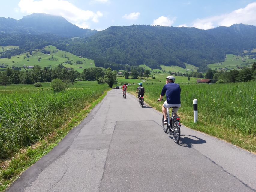 Swiss Army Knife Valley Bike Tour and Lake Lucerne Cruise - Lake Lucerne Cruise