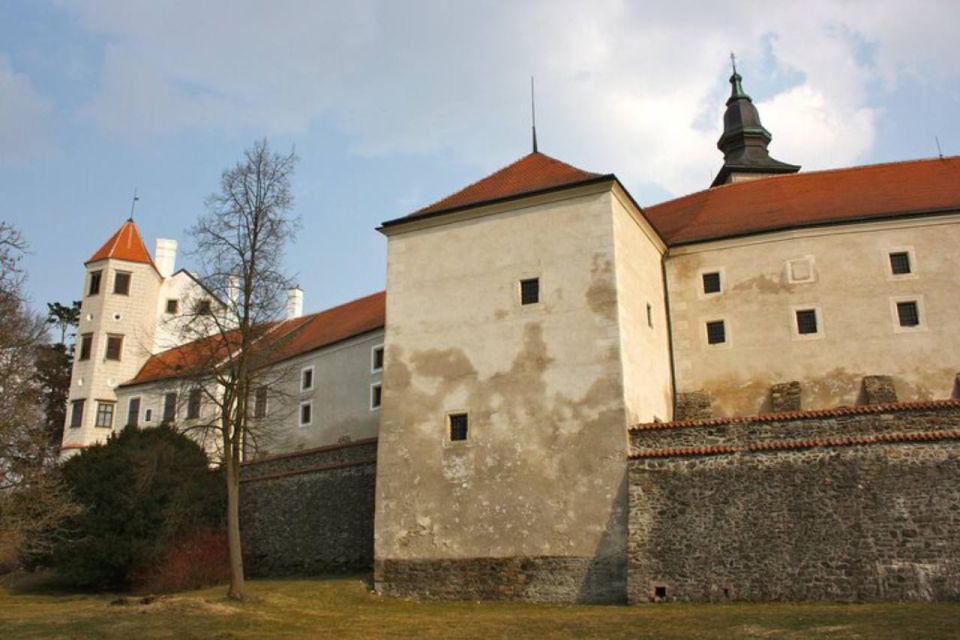 Telč: Painted Ladies Historic Center Self-Guided Audio Tour - Meeting Point and Accessibility