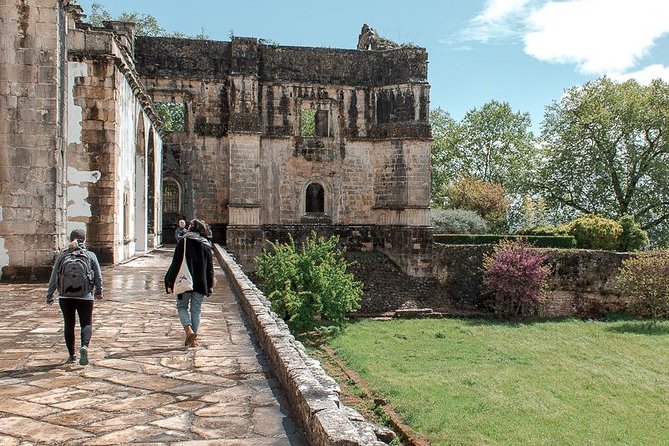 Templar River: Tomar and Almourol Shared Tour - Private Guided Day-Trip From Lisbon