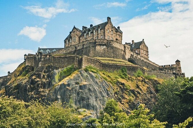 The Best of Edinburgh: Private Walking Tour With Edinburgh Castle - Tour Accessibility