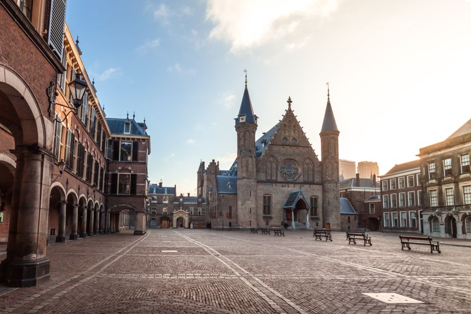 The Hague: City Exploration Game and Tour - Engaging With Interactive Features