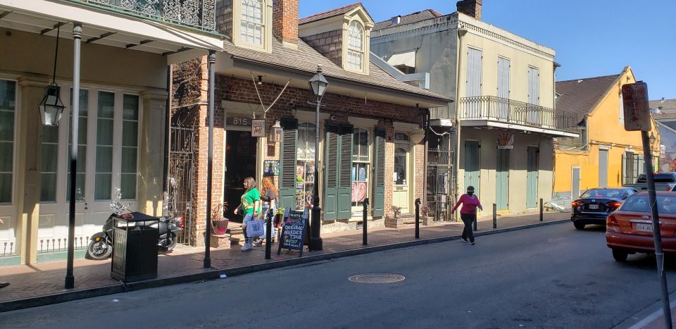 The Locals Guide to the French Quarter Tour - What to Bring and Restrictions