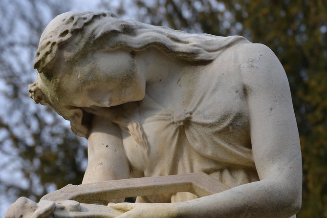 The Pere Lachaise Cemetery Private Tour - Pickup at the Entrance