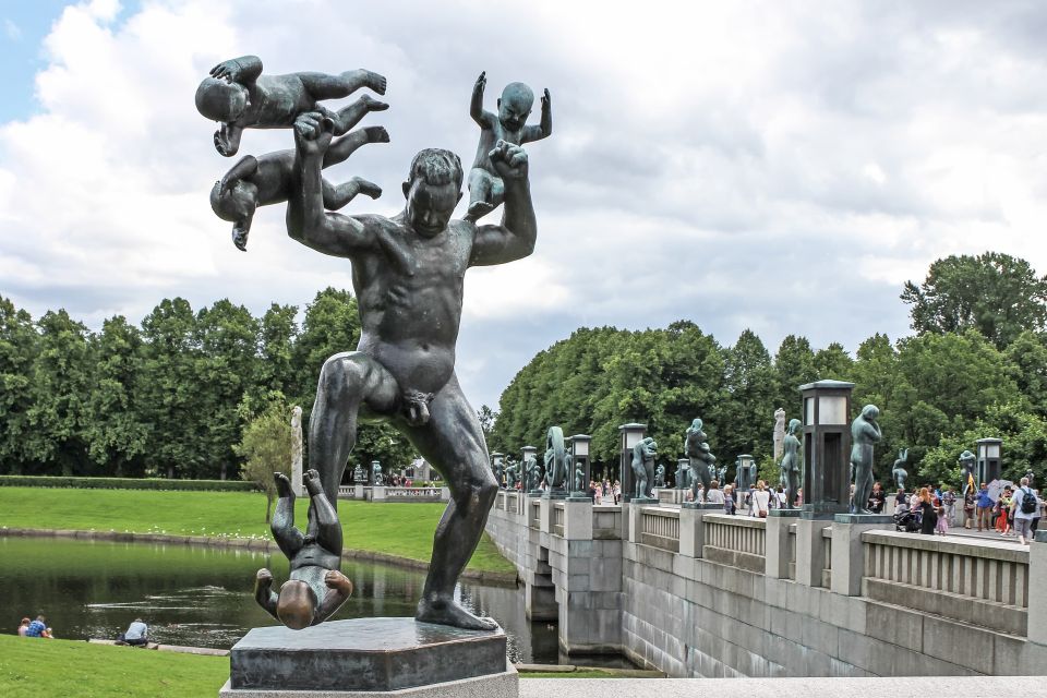 The Vigeland Park in Oslo: Insta-Perfect Walk With a Local - Navigating the Vigeland Park