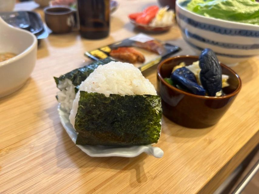 Tokyo : Onigiri Making and Combini Onigiri Eating Comparison - Tasting and Comparison