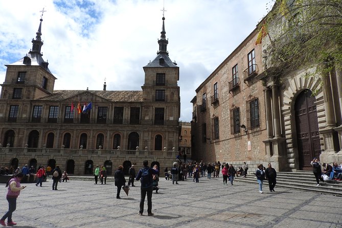 Toledo and Segovia Private Tour With Hotel Pick up From Madrid - Discovering Segovias Alcázar