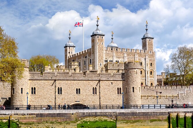 Tower of London Tickets and Jack the Ripper Ghost Tour - Tour Inclusions