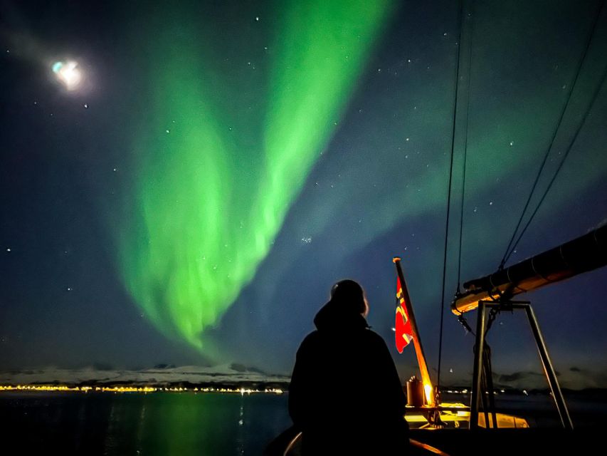 Tromso: Luxury Northern Lights Cruise With Hot Tub & Dinner - Experienced Crew