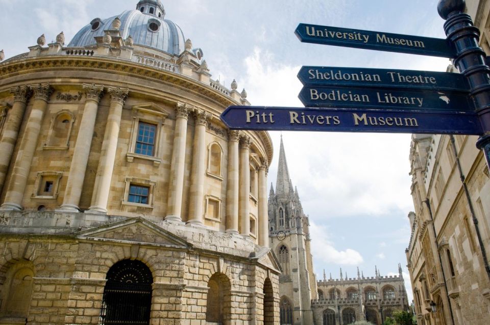 Unique Sites of Oxford – Family Walking Tour - Iconic Bridge of Sighs