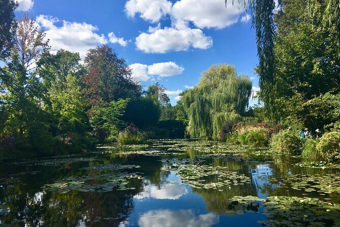 Versailles Palace & Giverny Private Guided Tour With Lunch - Priority Access - Included Multi-Course Lunch With Wine