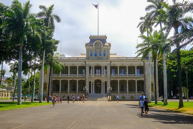 Waikiki Trolley Red Line Heroes & Legends Hop-on Hop-off Tour - Accessibility and Comfort Concerns