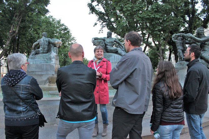 Walking Tour in Small Groups in English - Highlights of the Tour