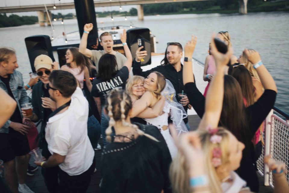 Warsaw: Boat Party With Unlimited Drinks &Vip Club Entrance - Participant Requirements