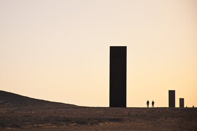 West Of Qatar, Mushroom Rocks, Camel Racing Track, Richard Serra - Pickup and Transportation