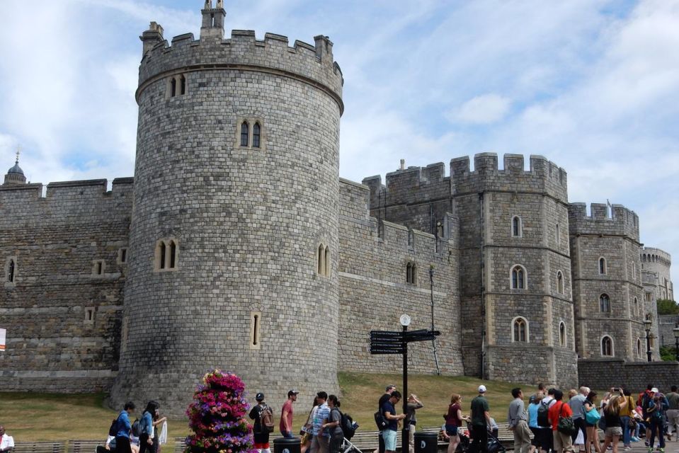 Windsor: Quirky Self-Guided Smartphone Heritage Walks - Availability and Booking