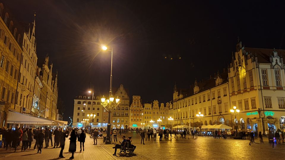 Wrocław: Old City Night Walk and Gondola Ride - Gondola Ride Experience