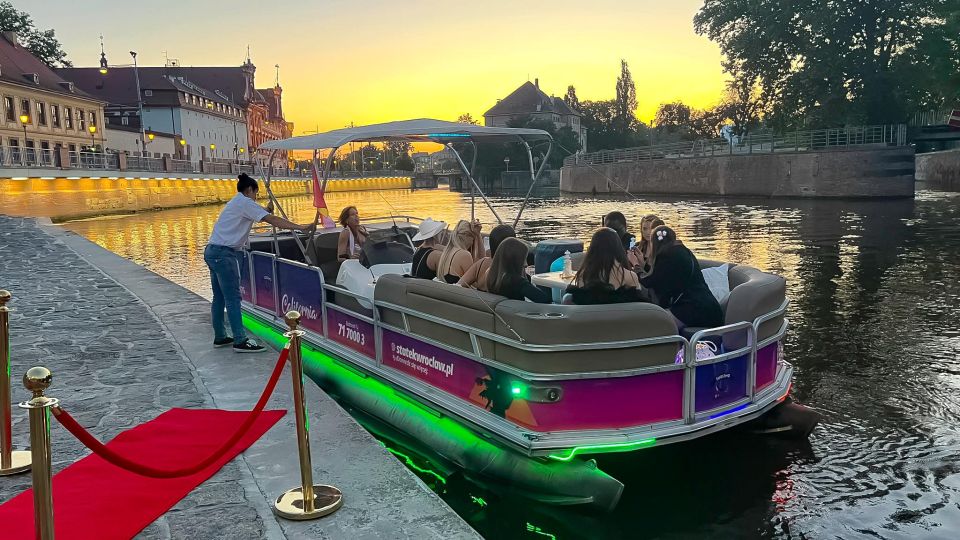 Wroclaw: Old Town Night Cruise With Ilumination - Meeting Point