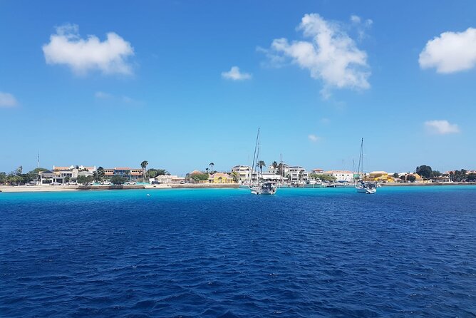 Yacht Tour With Local Guide & Snorkeling Activities - Group Size