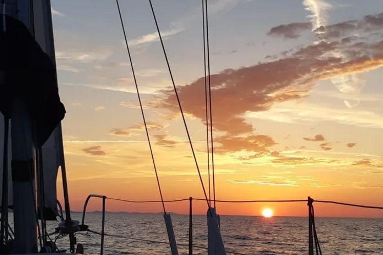 Zadar: Private Sunset Sailboat Tour With Drinks - Meeting Point and Important Information