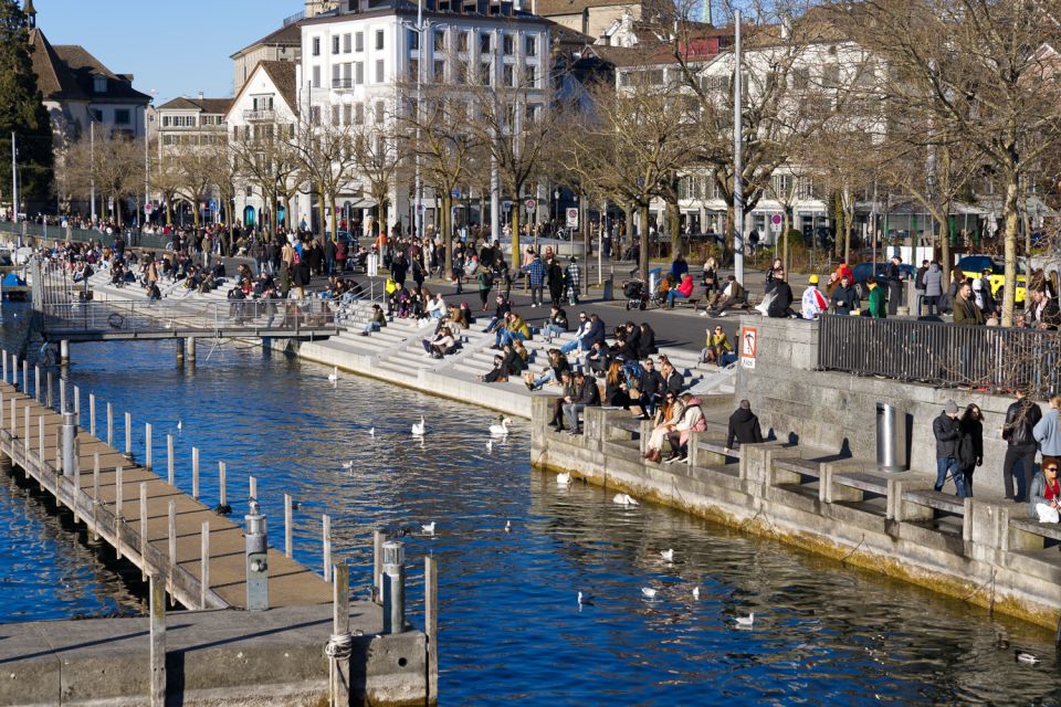 Zurich Old Town Walking Tour: 2-Hours - Discounts With Zurich Card