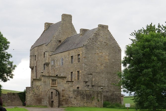 4-Day Outlander Trail Tour From Edinburgh Including Admissions - Visiting Blackness Castle