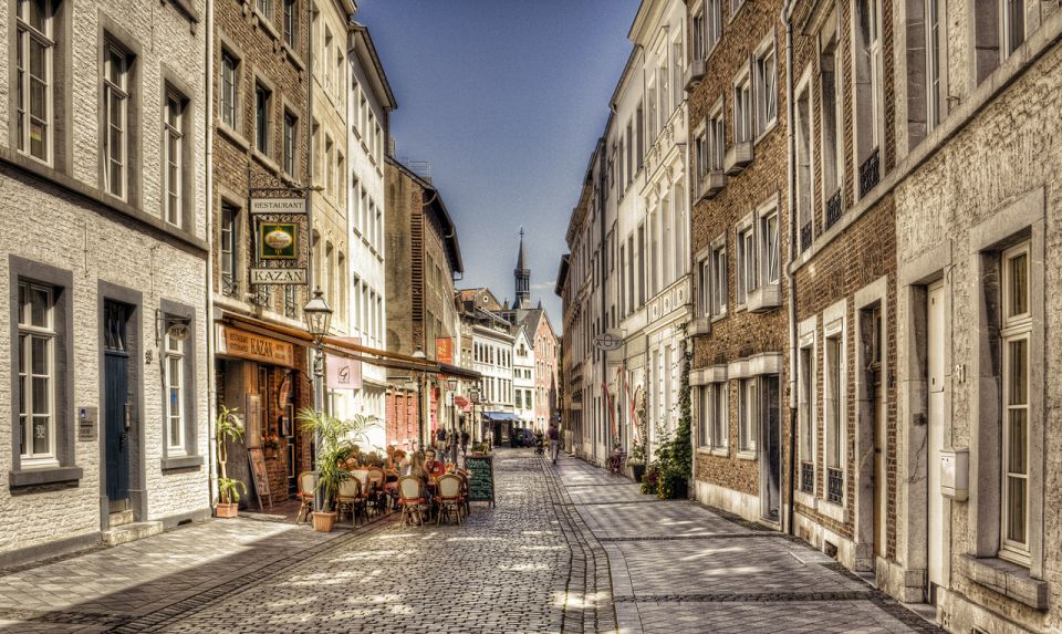 Aachen: Walking Tour With Audio Guide on App - Key Details