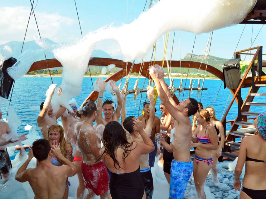 Alanya: Pirate Trip With Lunch and Unlimited Drinks - Onboard Lunch and Drinks