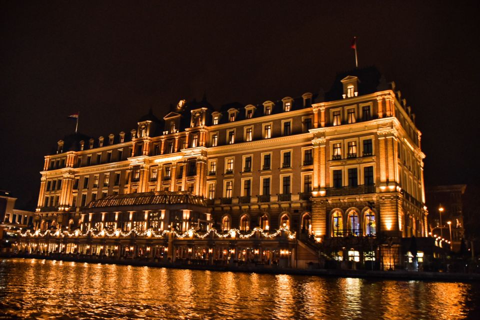 Amsterdam: Light Festival Boat Tour With Snacks and Drinks - Onboard Facilities