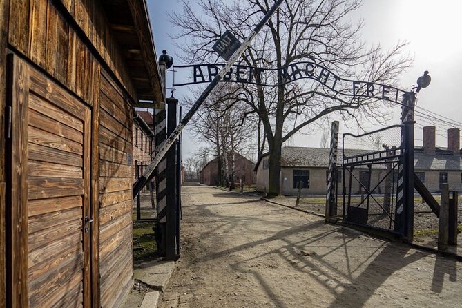 Auschwitz and Birkenau Tour - Exploring Auschwitz