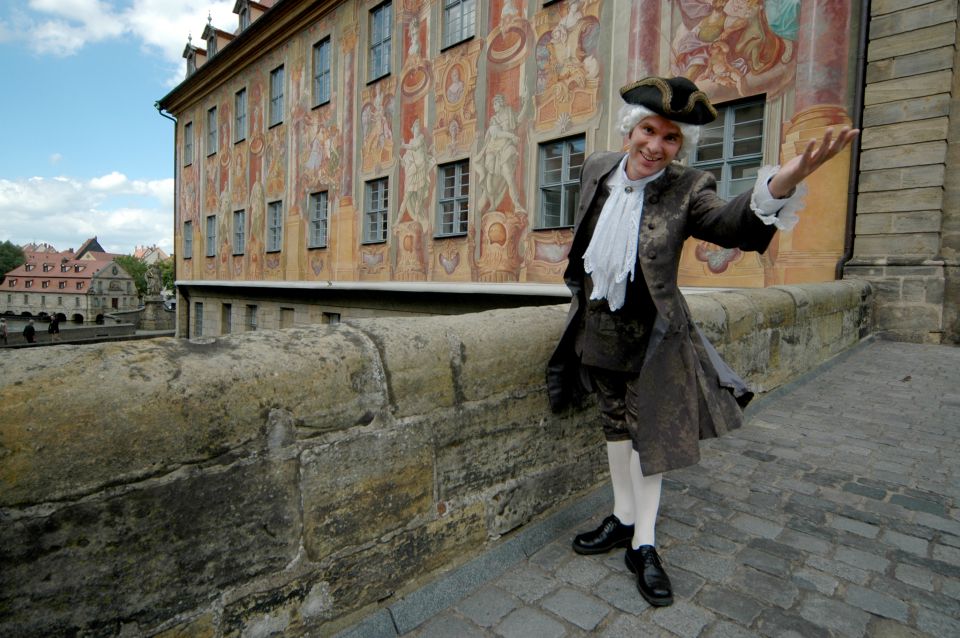 Bamberg: 1-Hour Theatrical Humor Tour With Costumed Guide - Exploring Bambergs Architectural Wonders