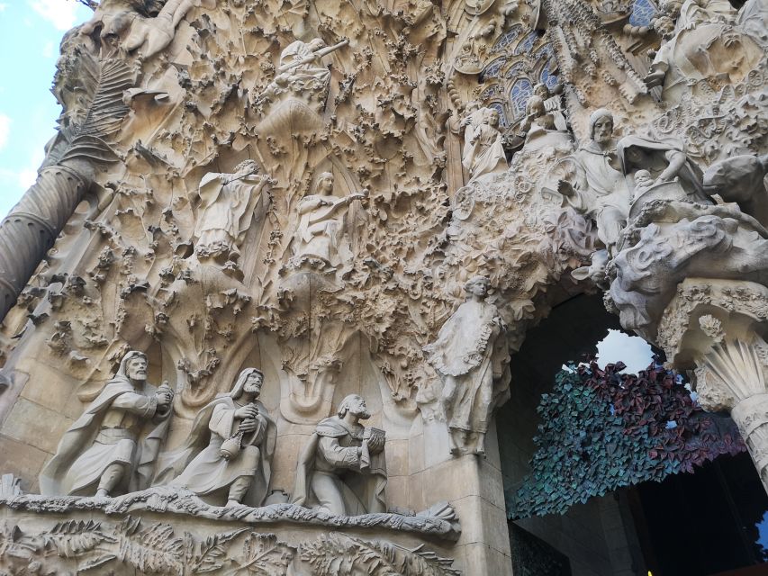 Barcelona: Foodie Walking Tour With Sagrada Familia Tickets - Participant Feedback