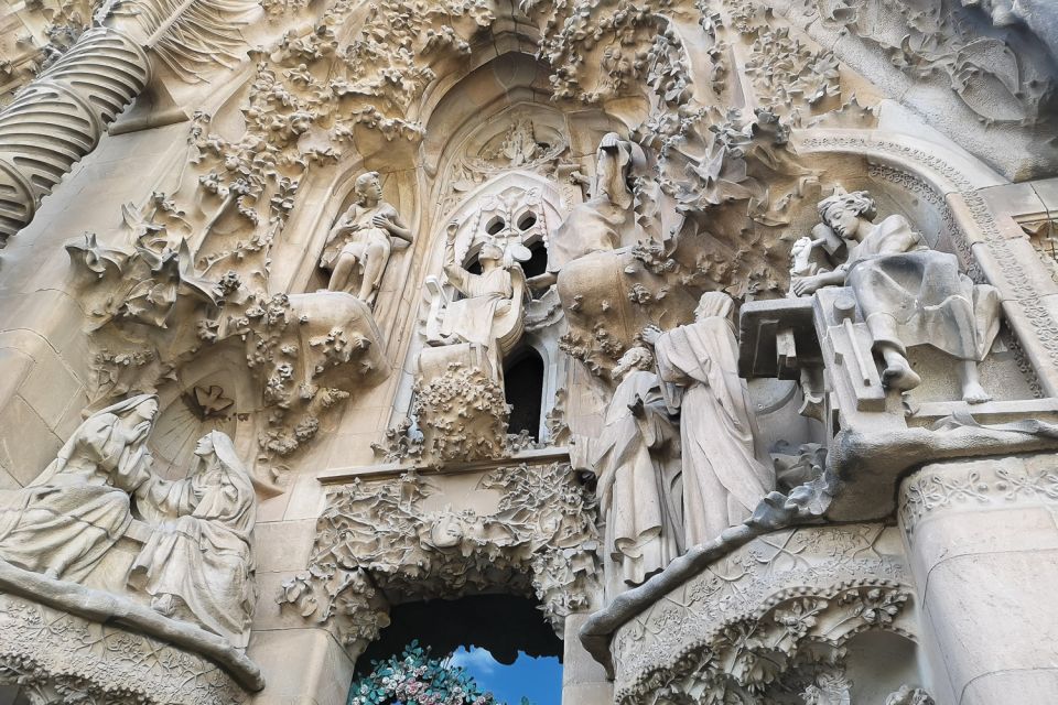 Barcelona: Sagrada Familia and Park Guell Full-Day Tour - Park Guell Self-Guided Tour