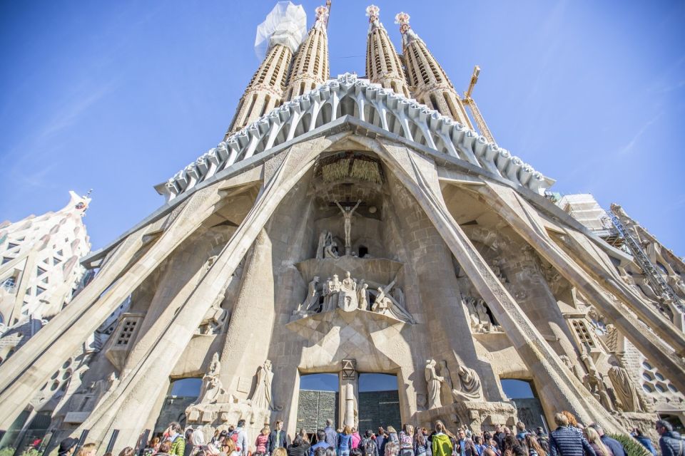 Barcelona: Sagrada Familia With Towers and Park Güell Tour - Customer Feedback