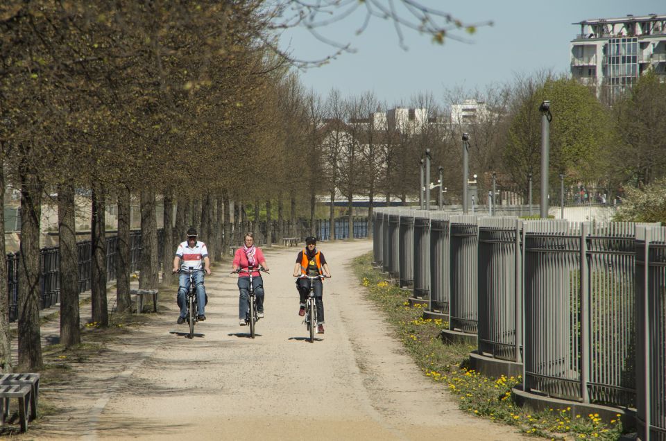 Berlin: Guided City Bike Tour - Tour Duration and Pace