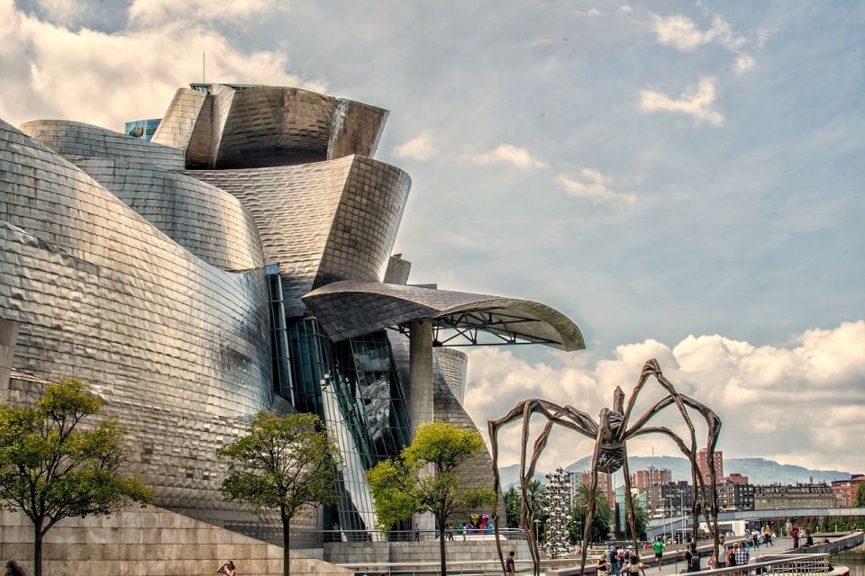 Bilbao: Guggenheim Museum Private Guided Visit - Significance of the Buildings Architecture