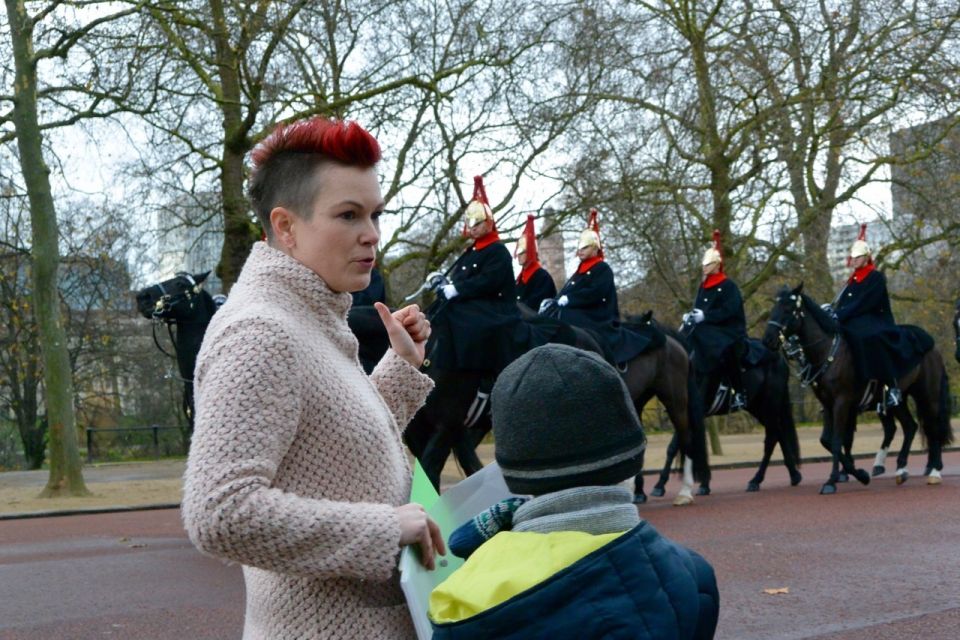 Bobbies, Corgis and the 7 Lions - Spotting Londons Iconic Symbols