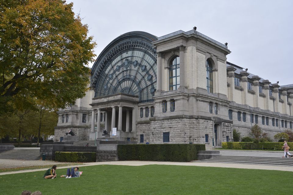 Brussels: Walking Tour From Central Station to Manneken Pis - Palace of Justice: Impressive Building